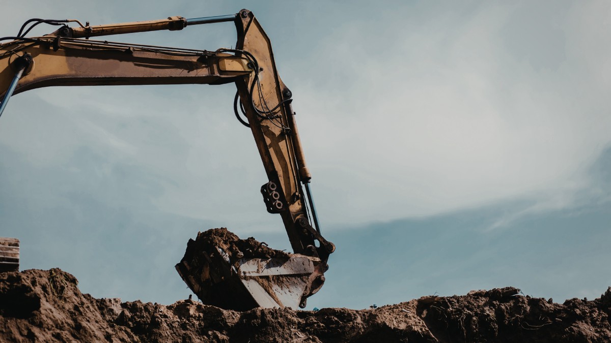 Construction Spec Review Challenges: Risks and Fixes